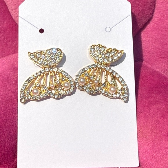Skymallboutique Jewelry - NEW Butterfly Elegant Pearl Crystal Stud Earrings